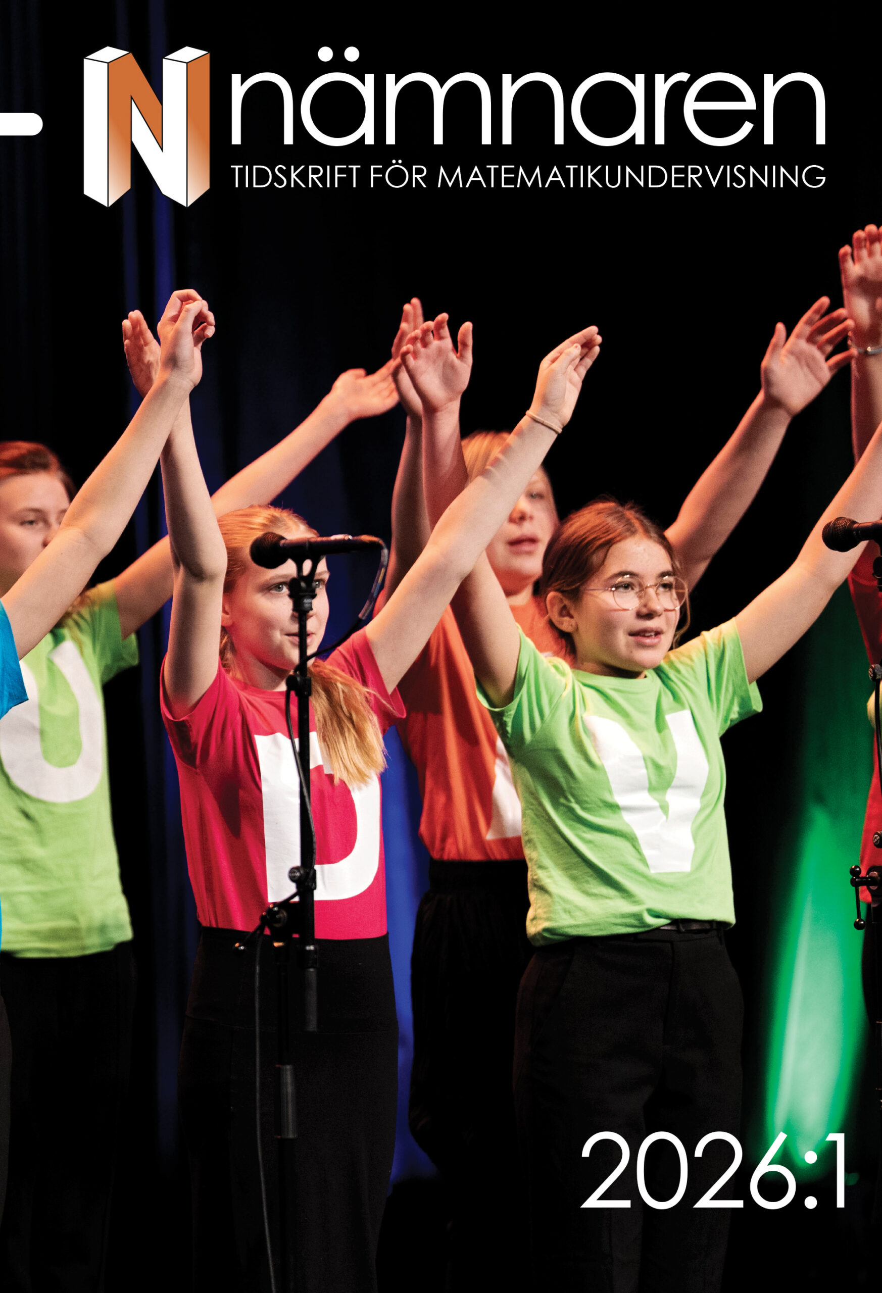 Barn uppträder på en scen